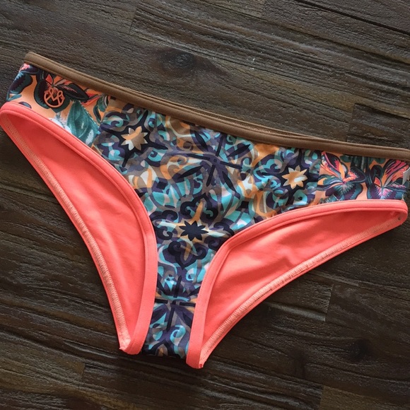 Maaji Reversible Bikini Bottoms NWT - Picture 2 of 7